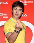 謝佳見擔任運動服飾一日店長，親密獻身會佳人，粉絲力拼爭奪謝太太寶座。（記者邱榮吉/攝影）

