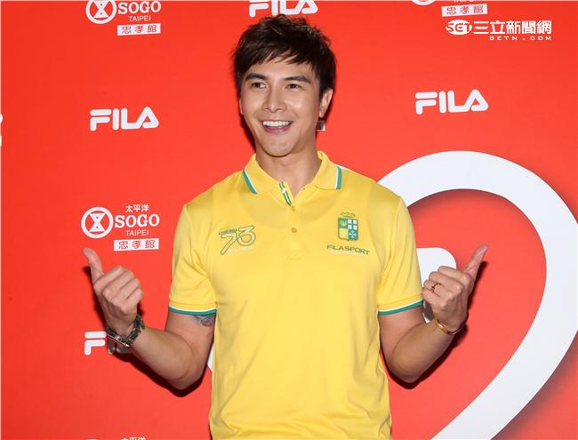 謝佳見擔任運動服飾一日店長，親密獻身會佳人，粉絲力拼爭奪謝太太寶座。（記者邱榮吉/攝影）

