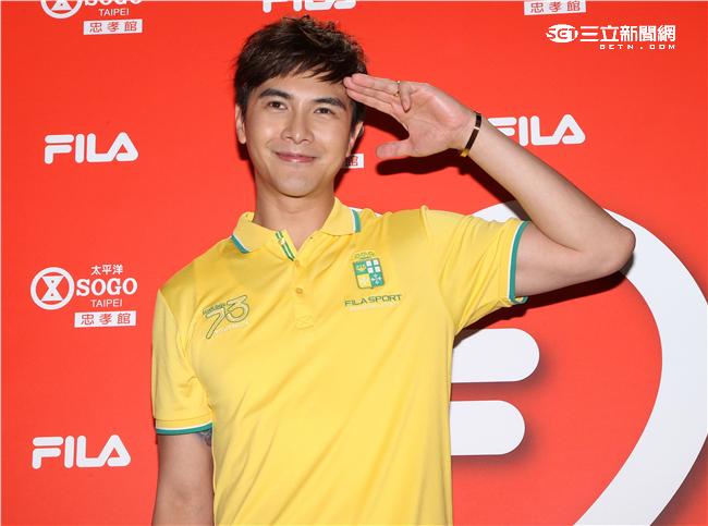 謝佳見擔任運動服飾一日店長，親密獻身會佳人，粉絲力拼爭奪謝太太寶座。（記者邱榮吉/攝影）

