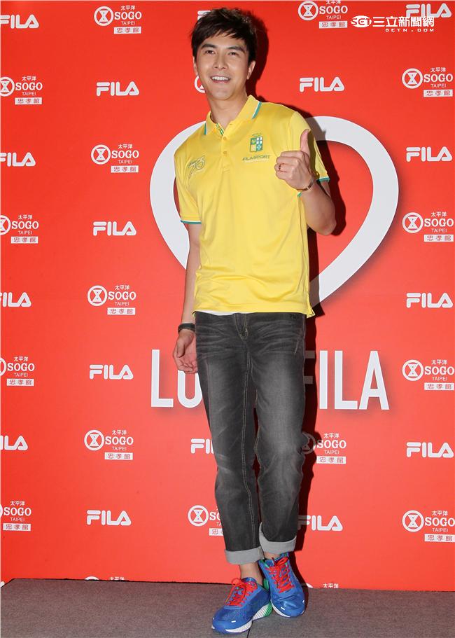 謝佳見擔任運動服飾一日店長，親密獻身會佳人，粉絲力拼爭奪謝太太寶座。（記者邱榮吉/攝影）

