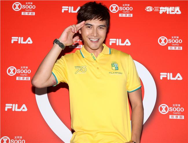 謝佳見擔任運動服飾一日店長，親密獻身會佳人，粉絲力拼爭奪謝太太寶座。（記者邱榮吉/攝影）

