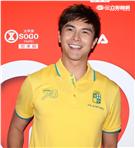 謝佳見擔任運動服飾一日店長，親密獻身會佳人，粉絲力拼爭奪謝太太寶座。（記者邱榮吉/攝影）

