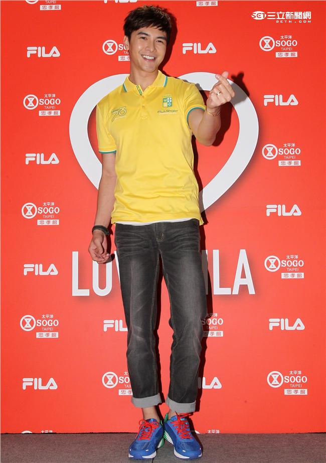 謝佳見擔任運動服飾一日店長，親密獻身會佳人，粉絲力拼爭奪謝太太寶座。（記者邱榮吉/攝影）

