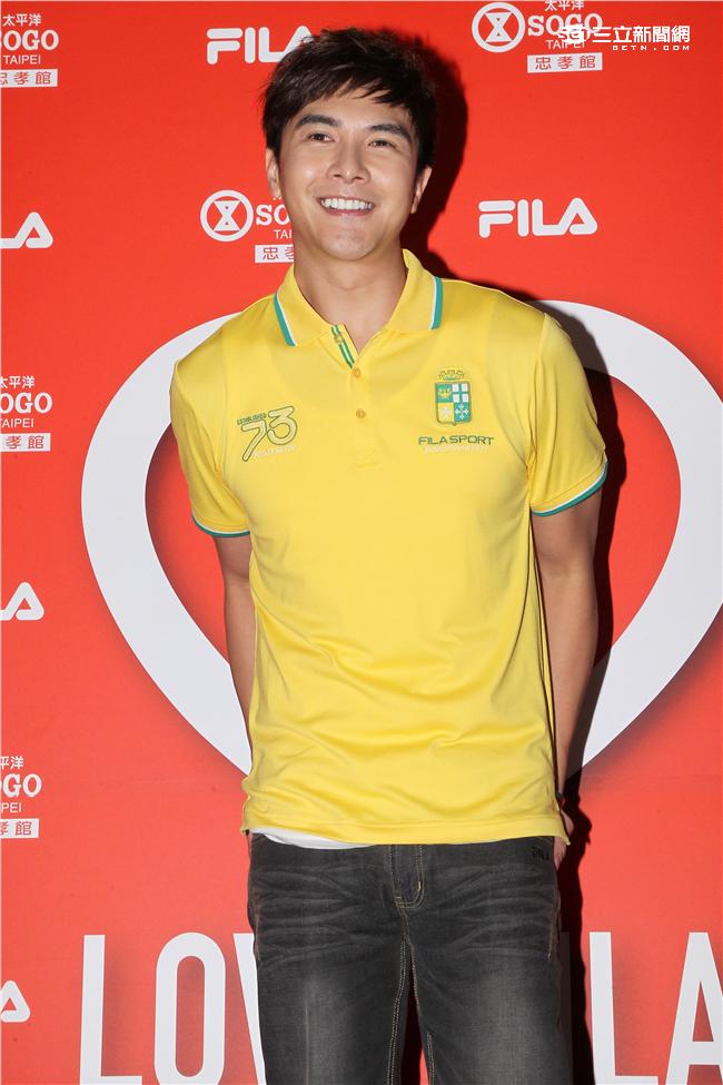 謝佳見擔任運動服飾一日店長，親密獻身會佳人，粉絲力拼爭奪謝太太寶座。（記者邱榮吉/攝影）

