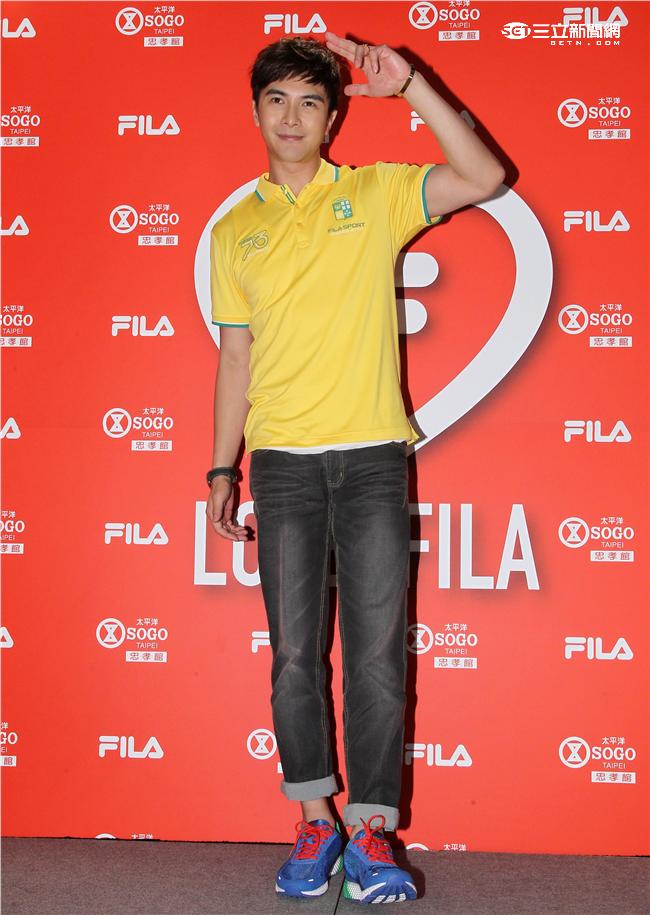 謝佳見擔任運動服飾一日店長，親密獻身會佳人，粉絲力拼爭奪謝太太寶座。（記者邱榮吉/攝影）

