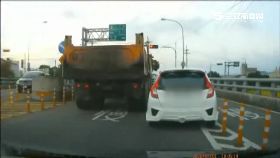 d躲警衝警局1700