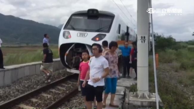 普悠瑪鐵軌卡3小時　民眾等到發瘋