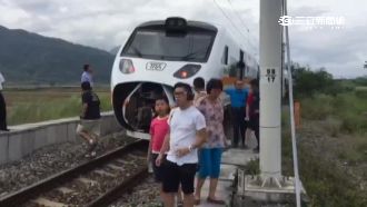 普悠瑪鐵軌卡3小時　民眾等到發瘋