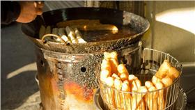 油條（圖／攝影者chia ying Yang， Flickr CC License）
https://www.flickr.com/photos/enixii/5248624715/in/photolist-7wFjiY-8ZNzgz-bWyeCu-q4kP5n-95BWrZ-CAihRR-5MHz1P-96KFAi-hWkzgU-CmvXcy-bC5xRK-oANnTs-bX19tG-9oXhfg-dYjaVM-nQEbMS-pZJkHj-coYhas-iQpUb6-CoPRLz-6VTNkn-5MHzA2-otZtCt-5MHA82-j2KhLJ-dQaMa2-osZXAr-6Aoexe-7ugMez-5MMP6h-96XTxj-6WevcY-6WiUgS-bWyePW-btMysj-5RgBCW-8ZRwNs-4srWNt-oMgWeb-9oZRCw-bWyf27-EfNK4W-tb3Mma-azEXCG-8uao5A-4r2ek6-h295wF-4STD2c-qdk9eY-4srWtV/