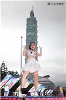 正妹Mina超性感鋼管熱舞。（圖／記者林敬旻攝）