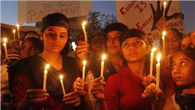 印度,性侵,輪姦,抗議,
https://www.flickr.com/photos/wilkinsgallodeoro/16835673765/in/photolist-rDHegk-jrr93p-jrt9T7-jrpCX1-dDUhbC-e1tMJM-dFvDR9-rzoX2y-sMMUrW-i3Vz5Q-dDpaZG-rdwc9v-dDQjnb-fKzX4P-fKSy3Y-dE6WBM-ecT5kD-dFqbuH-dFqcqg-dFvCP9-dFqH7T-dH6KQB-jrtaoL-dFqdqD-dHcaUJ-fKSy9o-iisNCU-e3egCr-dH6j3K-dR2VjJ-dHcaq1-dHcbj3-dHcbM5-dDkUHy-dFrkco-dE6WGc-8MBDdG-pHn6zt-jowqka-o2ca87-CjQNLj-qxY1M5-dHcbTG-dHcaDS-dH6iQ6-dH6Lkn-fKzX6X-dH6LrK-jrtadf-dH6LcK