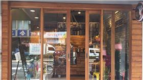 有名單！北市抽驗冰品　11項不合格（翻攝路易·莎 咖啡 社子店臉書）