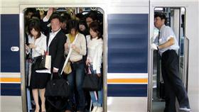  電車,日本,上班族,颱風,電車,https://www.flickr.com/photos/evdg/298415813/in/photolist-6fNEGM-caSFU1-2Nid6A-rsJCHU-u73dq-bra755-5qso3d-wEi48-5EcFrD-snsCe-G7QgC-caSFej-caSDBY-caSFBq-caSCqq-4e46s2-caSESC-caSBXj-c2X3yy-eaMFvC-c5crTo-caSGq1-caSD3N-caSEcS-YJgMR-caSEwy-5mymre-c2XfYC-aUcYWp-c4HNHN-c2WZgm-89htmS-c4HT6o-6pYAq4-uhJCN8-rWyQo6