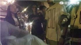 黃、趙兩名車手因未繫安全帶遭警逮捕（翻攝畫面）
