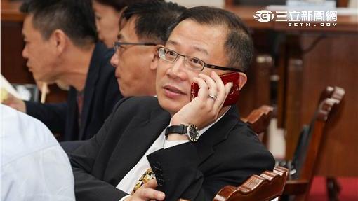 吳志揚怒摔手機？何卓飛：我沒有看到