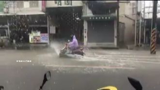 豪雨成災！屏科大前「壽比河」再現