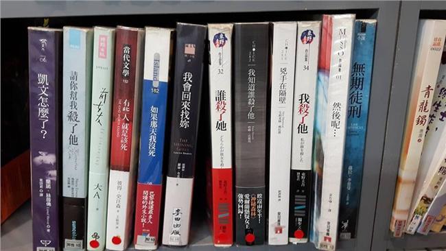 擺法有玄機　書名串成「懸疑殺人案」