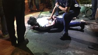 糗！毒販逃跑撞警車　撞掉自己2顆牙