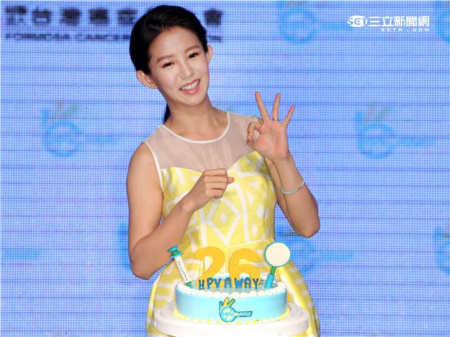 郭書瑤擔任子宮頸癌衛教大使，呼籲「疫苗┼抹片」雙重防護。〈記者邱榮吉/攝影〉
