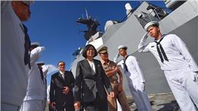 蔡英文總統視導海軍迪化艦（16:9）／總統府提供