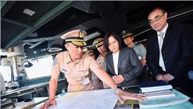 蔡英文總統視導海軍迪化艦（16:9）／總統府提供