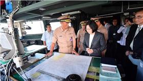 蔡英文總統視導海軍迪化艦（16:9）／總統府提供