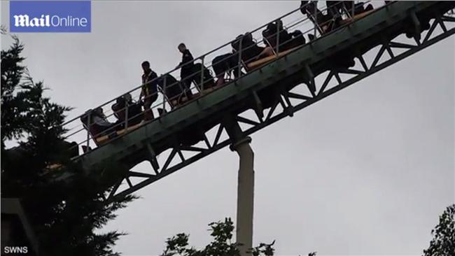 遊客超白目　害雲霄飛車滯空1小時