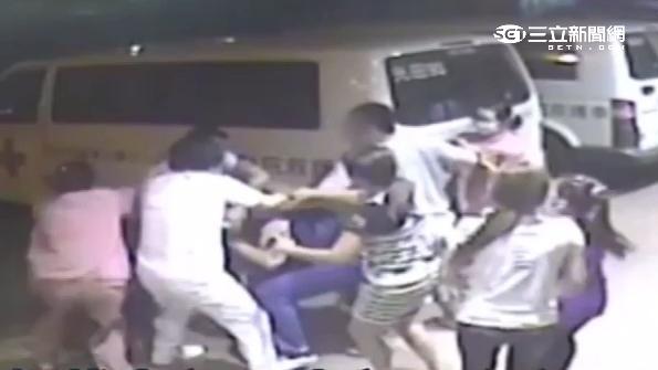 急診室圍毆護理師　一家4口全GG了