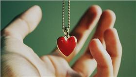 項鍊,戀愛▲圖／攝影者Chiara Cremaschi, flickr CC License-https://www.flickr.com/photos/hervoices/4801046025/