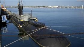 一艘法國漁船日前在英國外海捕魚時，意外「捕獲」1艘參加軍演的葡萄牙潛艦。