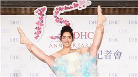 歐陽妮妮 三條腿
圖／ＰＴＴ