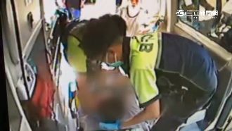 3歲女童橫越馬路遭撞傷　車凹一個洞