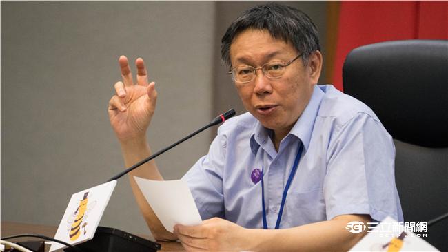 死亡交叉！柯文哲滿意度剩42.4%