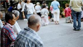 國民年金,勞退金,退休,老人,目標,金額,理財,調查(https://www.flickr.com/photos/wasimark/509376771/in/photolist-M1FY8-M1FXc-cARsSy-cNWz7h-m8wB6K-ihGW8-6kxfHz-gGFu5K-4qqzqu-VZYzF-4Ximov-M1FXt-W3di3-4v6aoJ-VZYxg-M1FXx-W2MCC-W3QJd-VZYCK-5amSp7-dCi5Xm-4Pa3AN-apSyDE-k21rJG-gGFQeT-ybxaq-ogcAxg-aeXuSy-eY3fLs-nw7vC8-78rodX-bpn9BB-9DeJch-6mNhVR-nUAyFp-a4GZcL-AnboZ-dDryMe-5VwhTP-5LboS9-5YEHBJ-owNSN4-aoeCH-ya2F1-4HEVmK-6ghheK-a3Eo9d-6oe1im-5Ce2xA-4HwLtG)