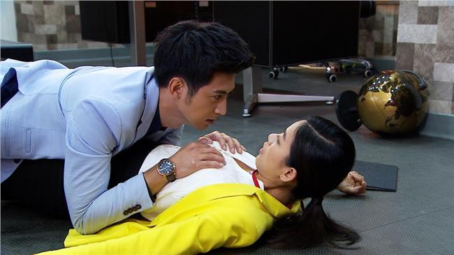 尺度躍進！簡宏霖害羞摸林可彤胸部