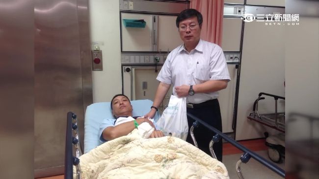 警察搜救溺水民眾　竟遭大浪打斷腿