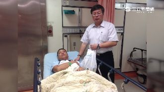 警察搜救溺水民眾　竟遭大浪打斷腿