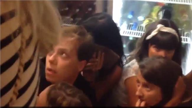 槍手街頭掃射　民藏餐廳儲藏室直發抖