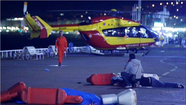 法國卡車衝撞恐攻　上百人跳海保命