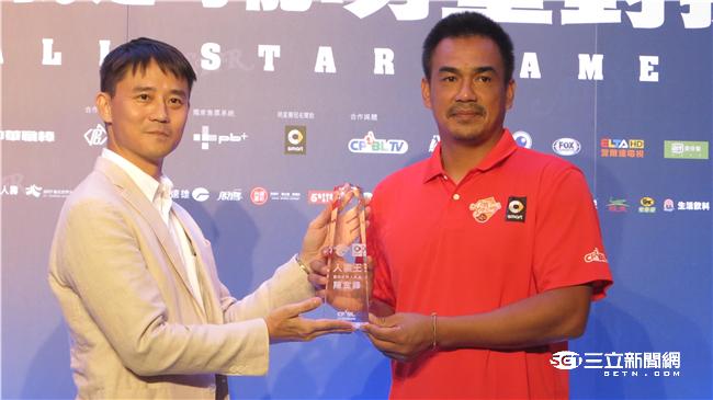 中華職棒明星賽陳金鋒獲頒人氣王（圖／記者王怡翔攝）