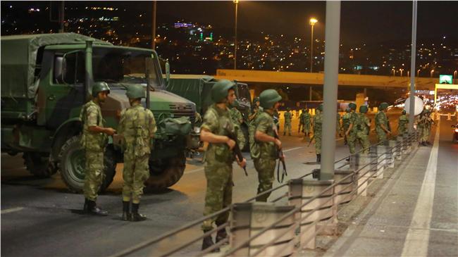 土耳其官媒：軍方宣布戒嚴和宵禁