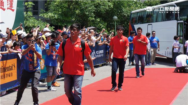 明星賽球員進場（圖／記者陳怡汝攝）