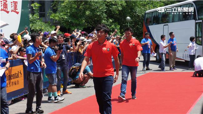 明星賽球員進場（圖／記者陳怡汝攝）