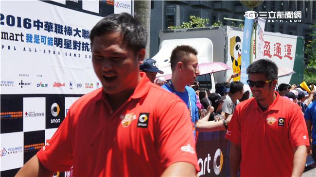 中職明星賽球員進場（圖／記者陳怡汝攝）