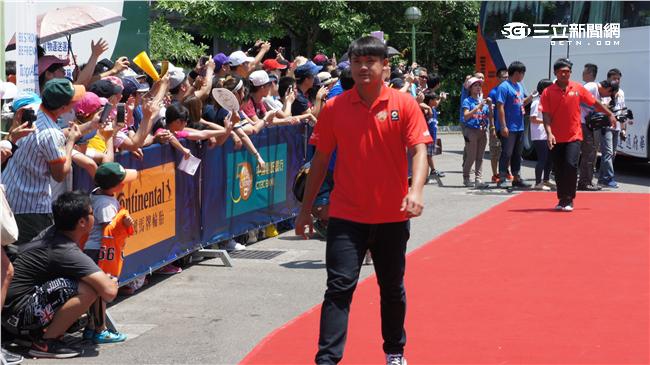 中職明星賽球員進場（圖／記者陳怡汝攝）