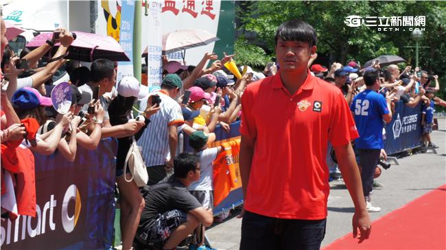 中職明星賽球員進場（圖／記者陳怡汝攝）