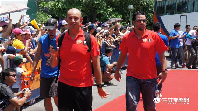 中職明星賽球員進場（圖／記者陳怡汝攝）