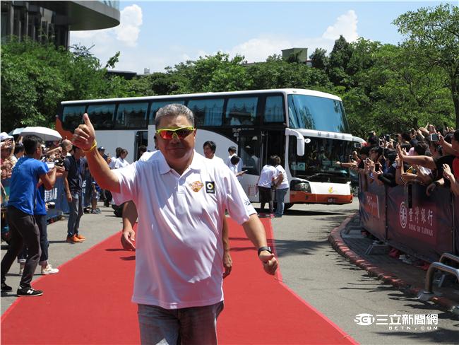 中職明星賽白隊球員進場（圖／記者王怡翔攝）