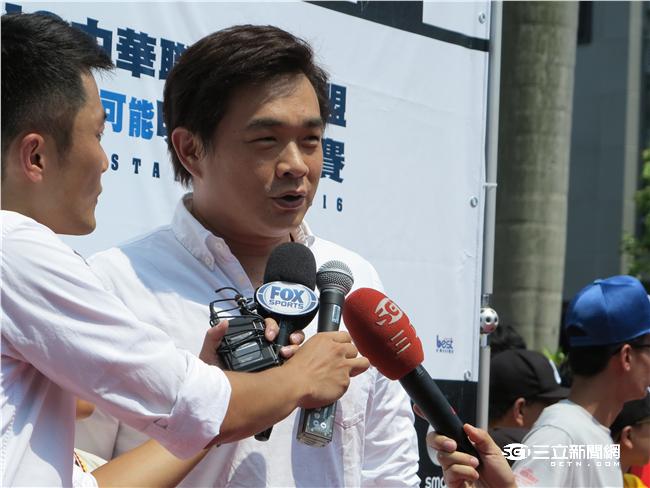 中職明星賽白隊球員進場（圖／記者王怡翔攝）