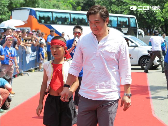 中職明星賽白隊球員進場（圖／記者王怡翔攝）